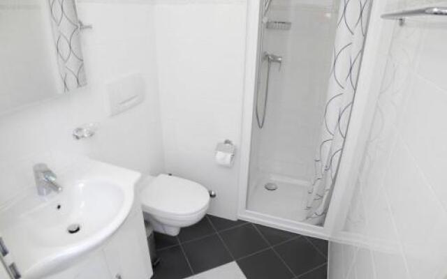 Robinia 5 App 4000