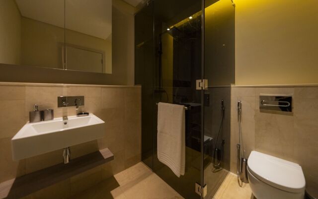Spacious beachfront 2 bedroom apartment