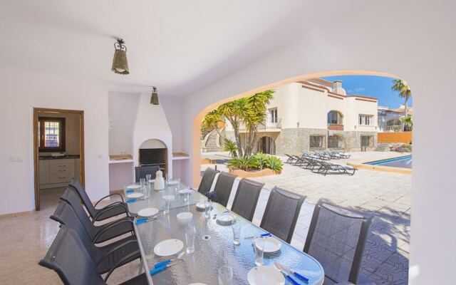 Villa - 6 Bedrooms with Pool and WiFi - 105023