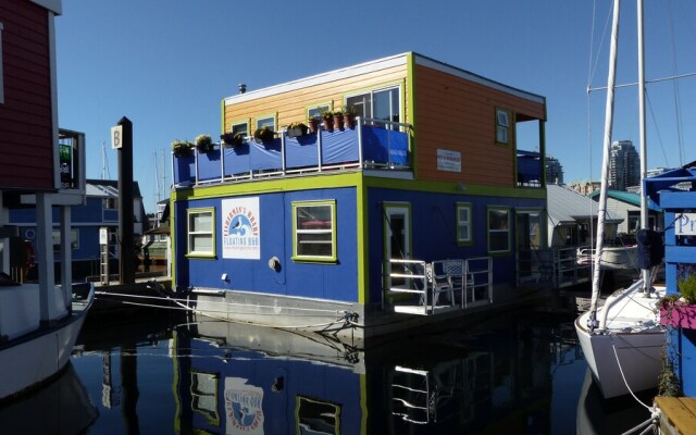 A Float Home B&B in Fisherman’s Wharf