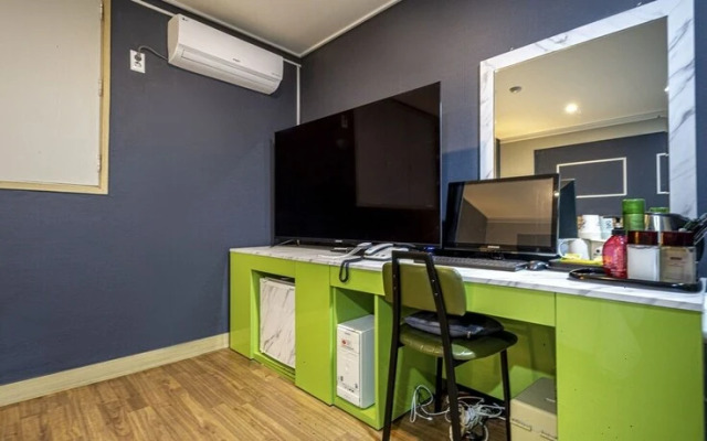 Gwangju Chungjangro Bobos