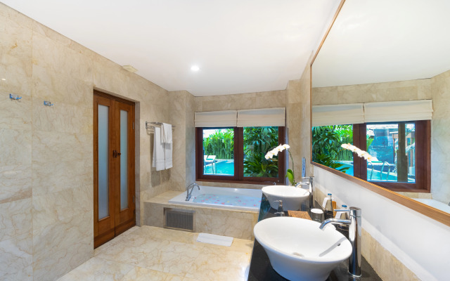 Legian Beach Hotel