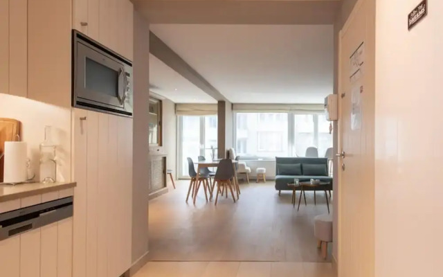 Apartment With Side sea View