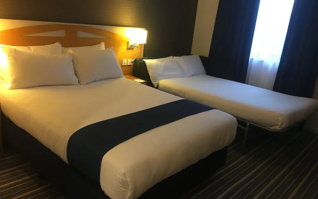 Express by Holiday Inn