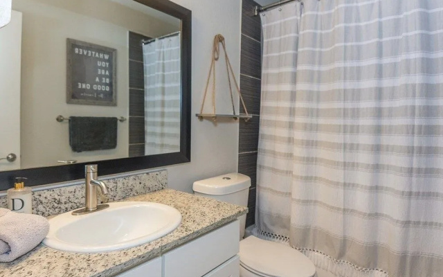 Fredericksburg Fun 3 Bedroom Apts by Redawning