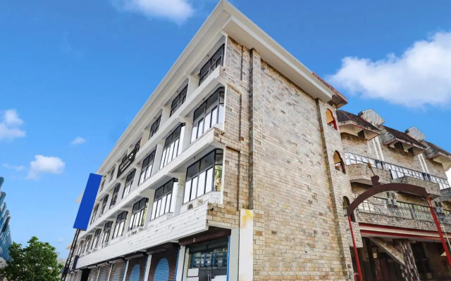 OYO 15837 Hotel Rvee's Regency