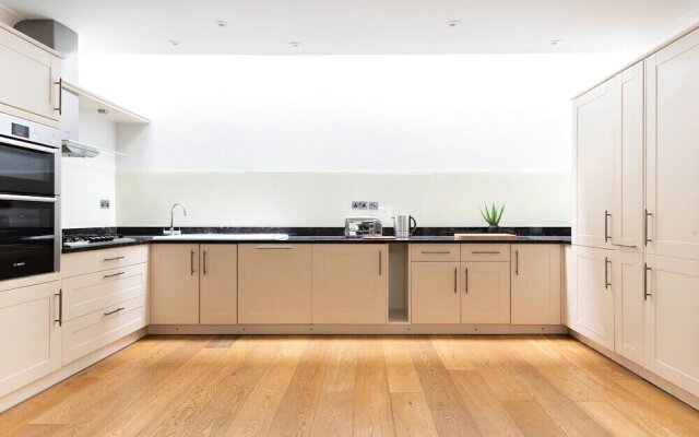The Kensington House by H House