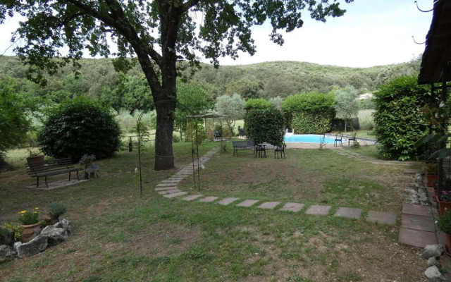Scappo In Umbria, La Escondida