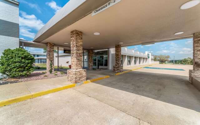 Quality Inn & Suites Vandalia near I-70 and Hwy 51