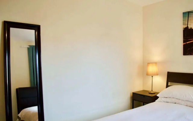 Modern 2 Bedroom City Centre Flat