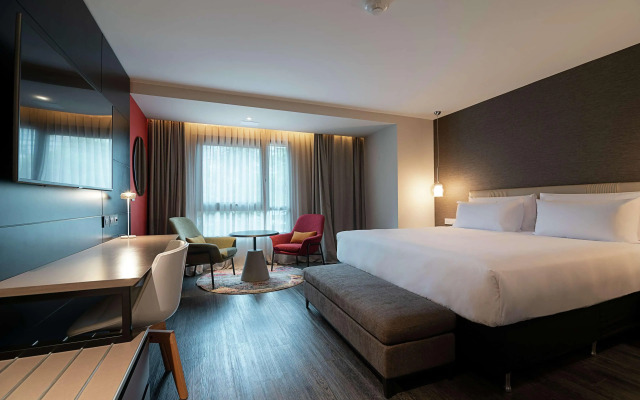 SORO Montevideo, Curio Collection by Hilton