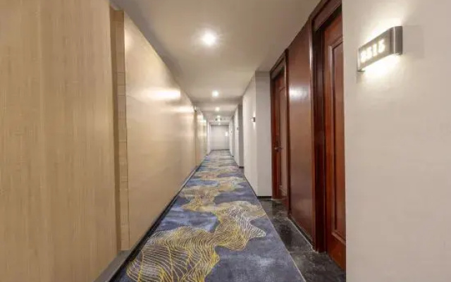 HuaJiYaShe Hotel (Huzhou Zhili Children's Clothing City)