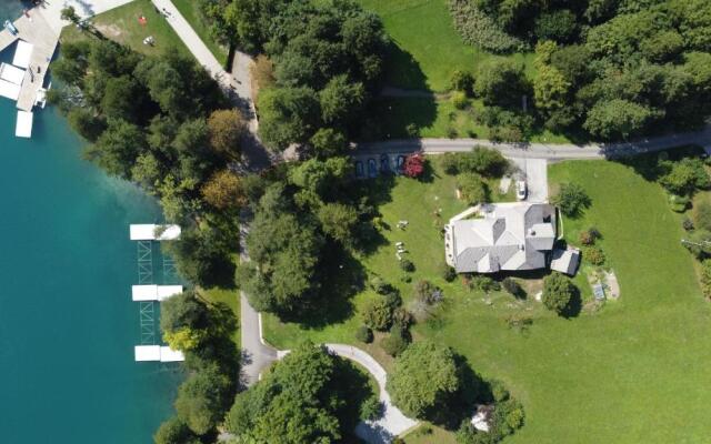 Apartments & Rooms Sebanc by Lake