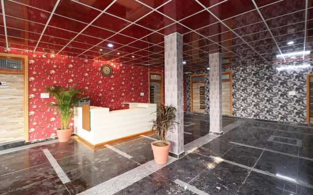OYO 28244 Hotel The Green Town