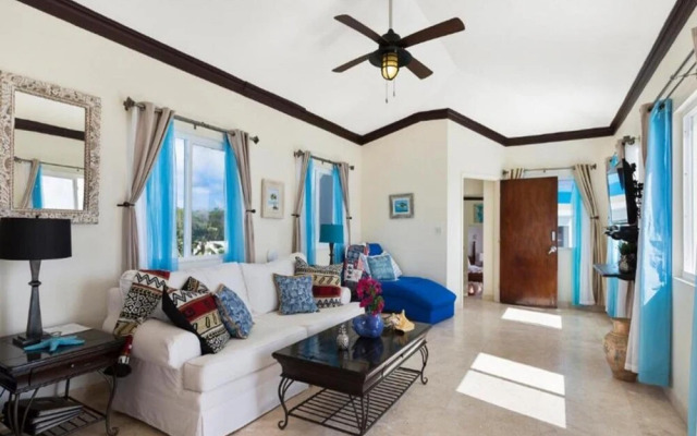 Sunny Vacation Villa 96