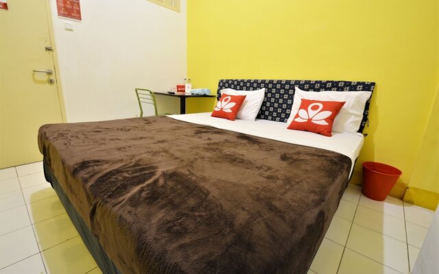 ZEN Rooms Basic Near Pasar Baru