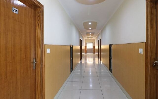 OYO 4798 Hotel Periwal Premium