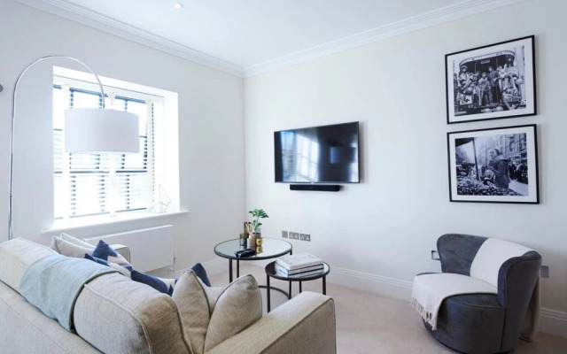 Contemporary Two Bedroom Apartment By The River