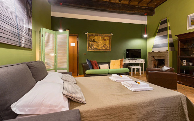 Rome as you feel - Vicolo delle Grotte