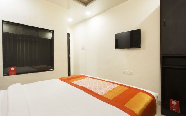 OYO 10374 Hotel Swapnalok