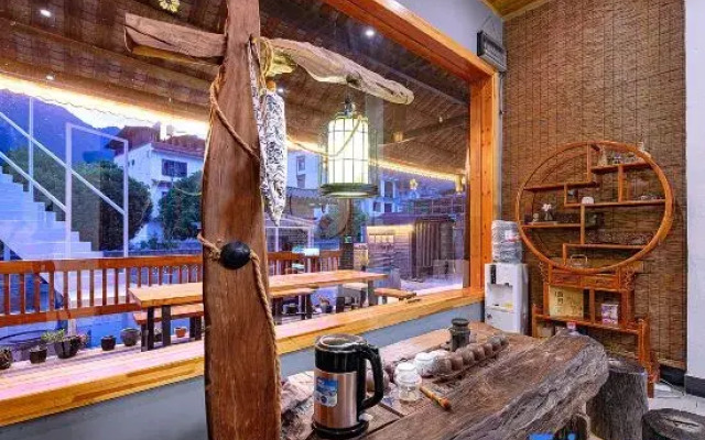 Qingju Thatched Cottage Inn