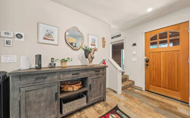 Tahoe City Retreat For 8!