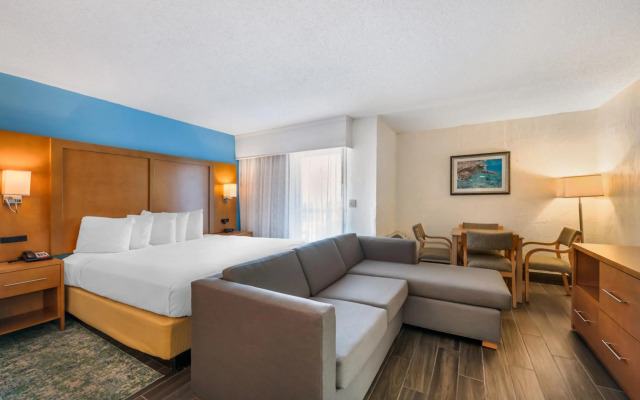 Tropical Winds Oceanfront Hotel