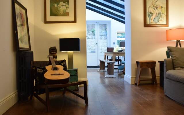 Modern 2 Bedroom Apartment In West Kensington