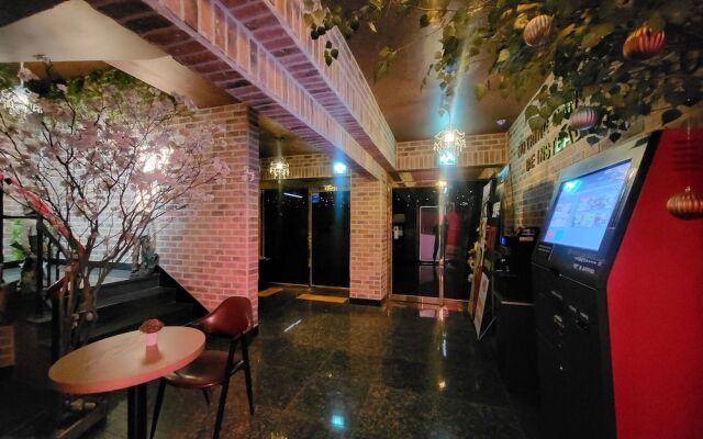GoldenRoot Hotel in Gimhae