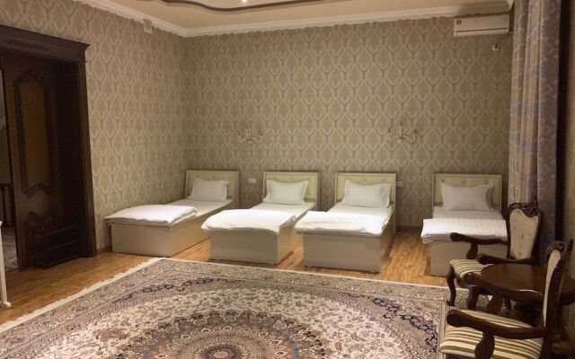 Eleon Hotel - Hostel