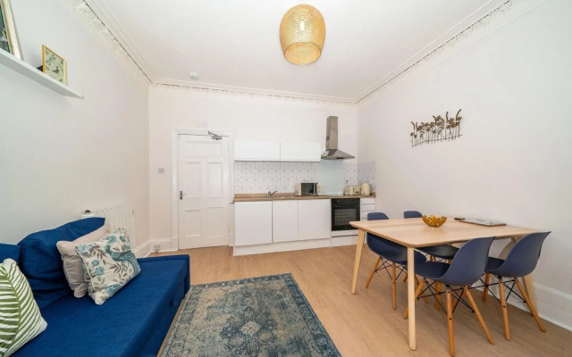 The Jam - Cunningly Good Cunningham Street Apartment