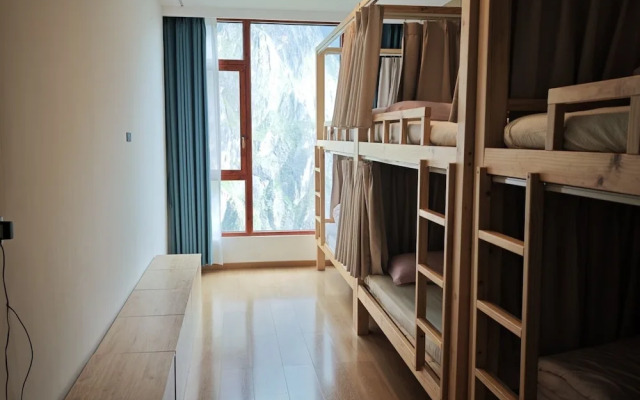 Tiger Leaping Half Way Guest House