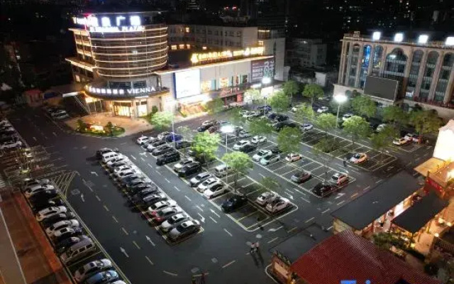 Vienna International Hotel (Longquan Square, Guangdong Pharmaceutical University Branch)