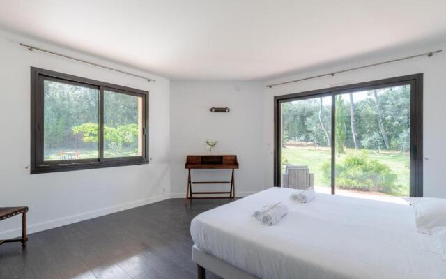 Charmante maison moderne avec grand jardin