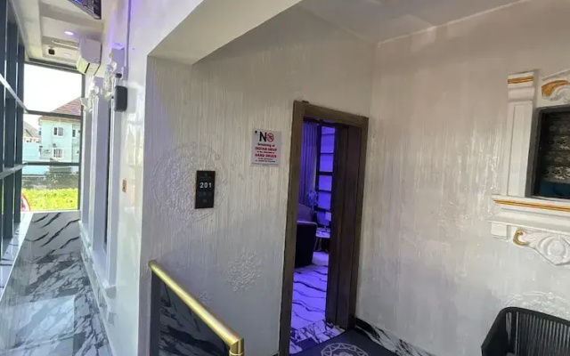 Livingstone Luxury Apartment