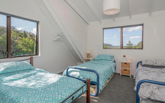 Hillside Haven - Tairua Holiday Home – Guest Rooms – Tairua
