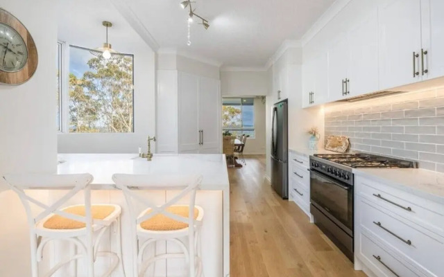 6 Bedroom Oasis in Burleigh Heads