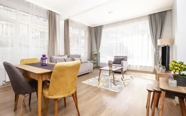 Lovely Flat Near Shore and Trendy Spots in Kadikoy