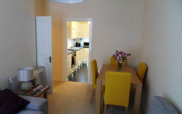 1 bed flat off Royal Mile
