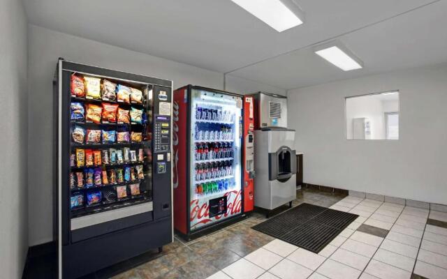 Super 8 by Wyndham Santa Clara
