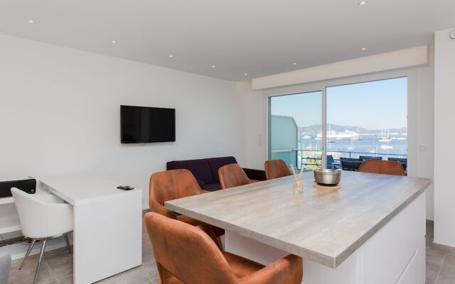 VANEAU Splendide duplex sur la Croisette