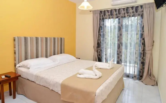 Studios Apartments Irini Patira