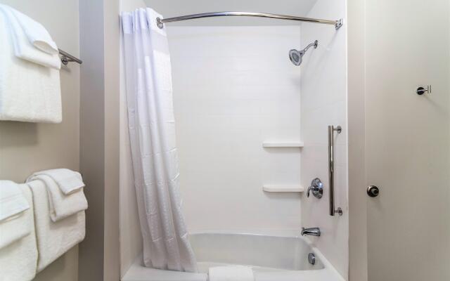 Holiday Inn Express & Suites Allen Park by IHG