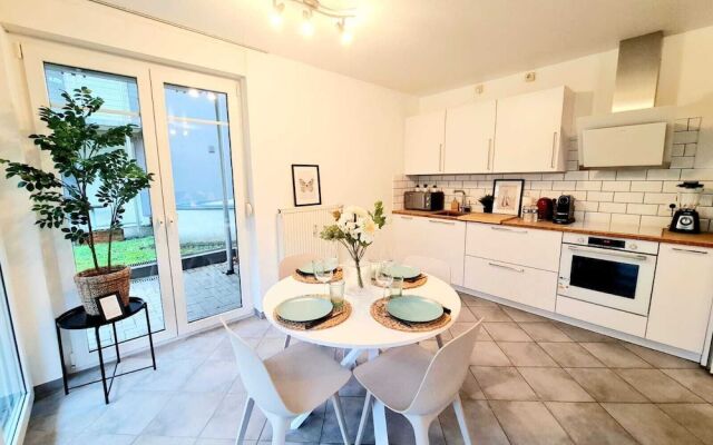 New 1 Bedroom Flat with Balcony & Garden