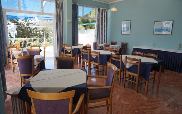 Tolon Beach Hotel