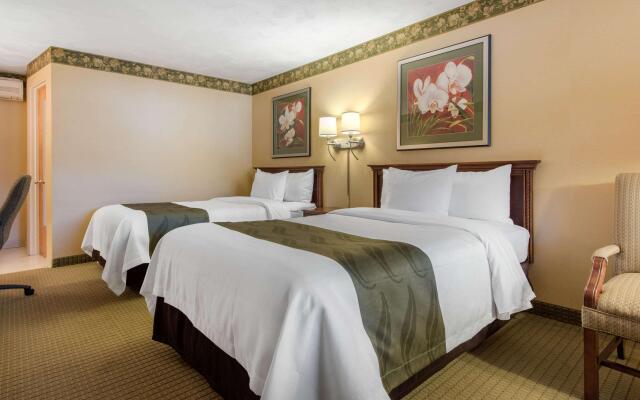 Quality Inn Breeze Manor