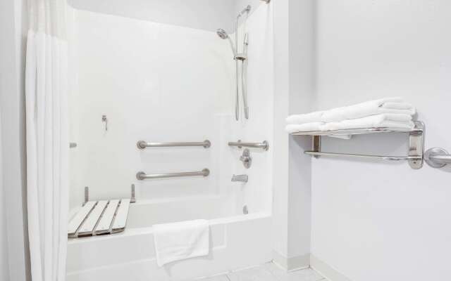 Ramada by Wyndham Marina