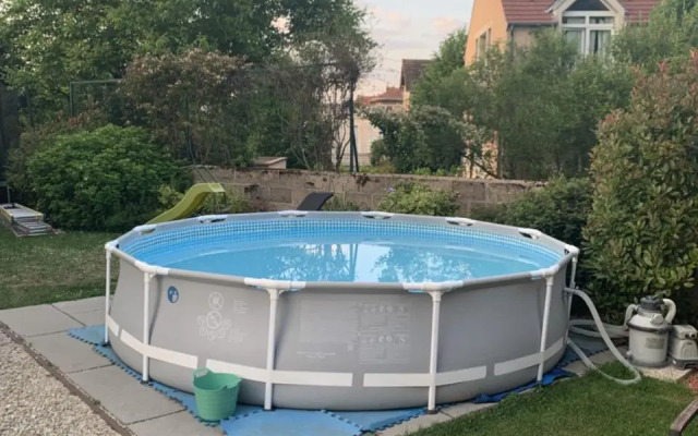 Charmante maison de ville avec jardin et piscine