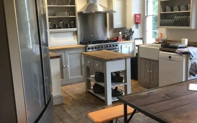 Higgihaus at Hampton Whole House 6 Bed