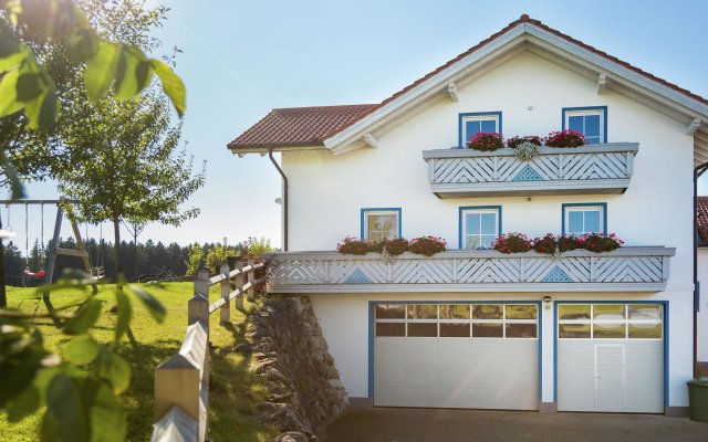 Hubsches Bauernhaus im Allgau mit Alpenblick